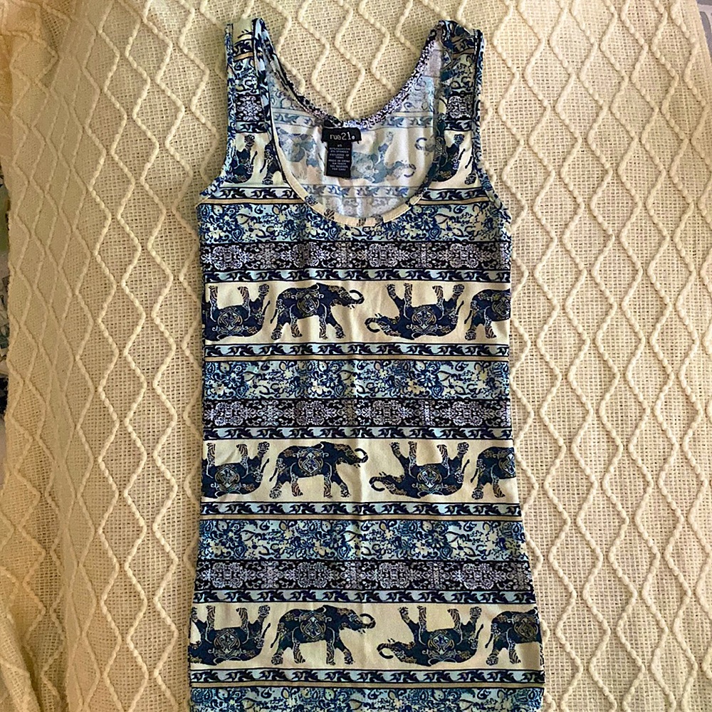 detailed elephant print soft and stretchy tank top